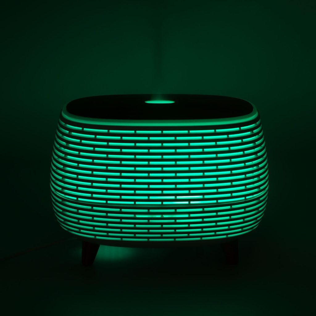 Futuristic Ribbed Aromadiffuser Med Farveskiftende Light