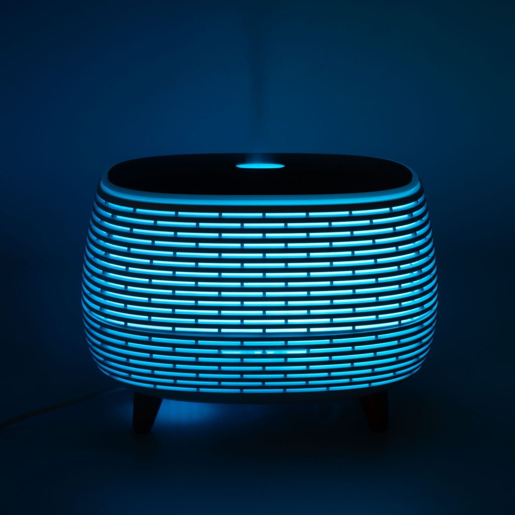 Futuristic Ribbed Aromadiffuser Med Farveskiftende Light