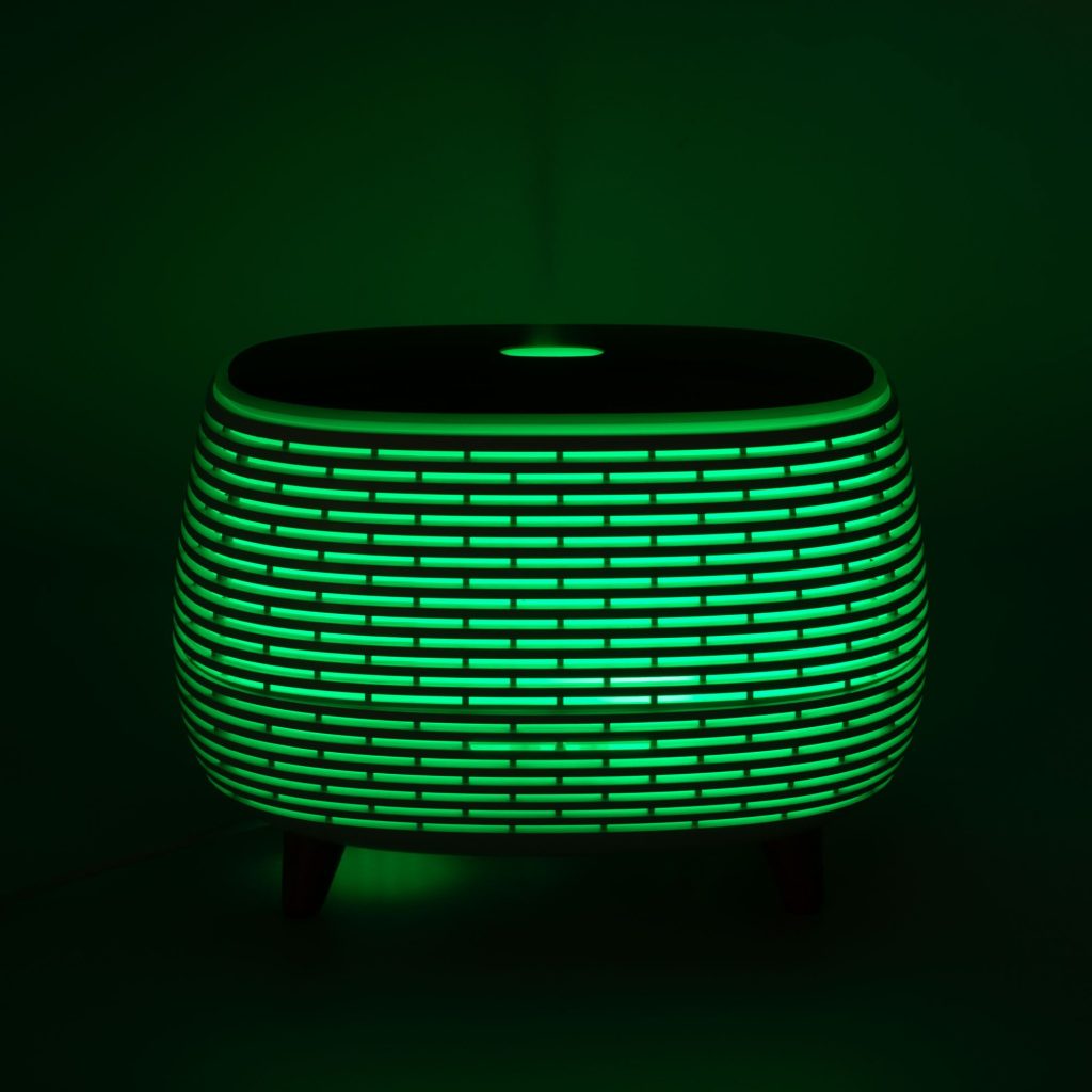 Futuristic Ribbed Aromadiffuser Med Farveskiftende Light