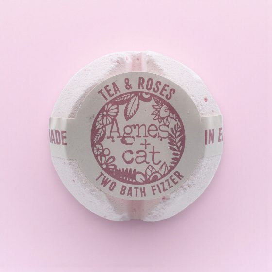 Agnes + Cat Badebombe – Tea Og Roses - Billede 1