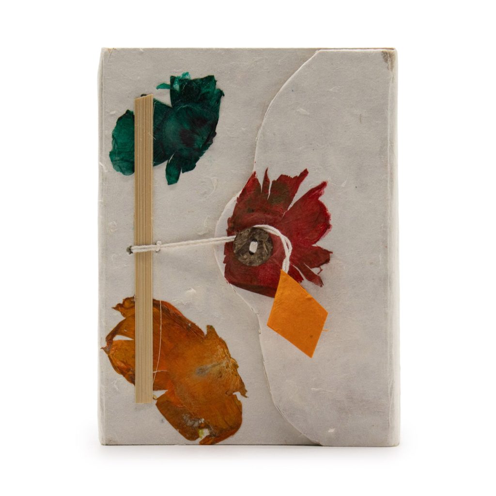 Med Lokta Button Lock Notebook (15X12Cm) – 45 Leafs – Crafted Real Himalayan Floral Design