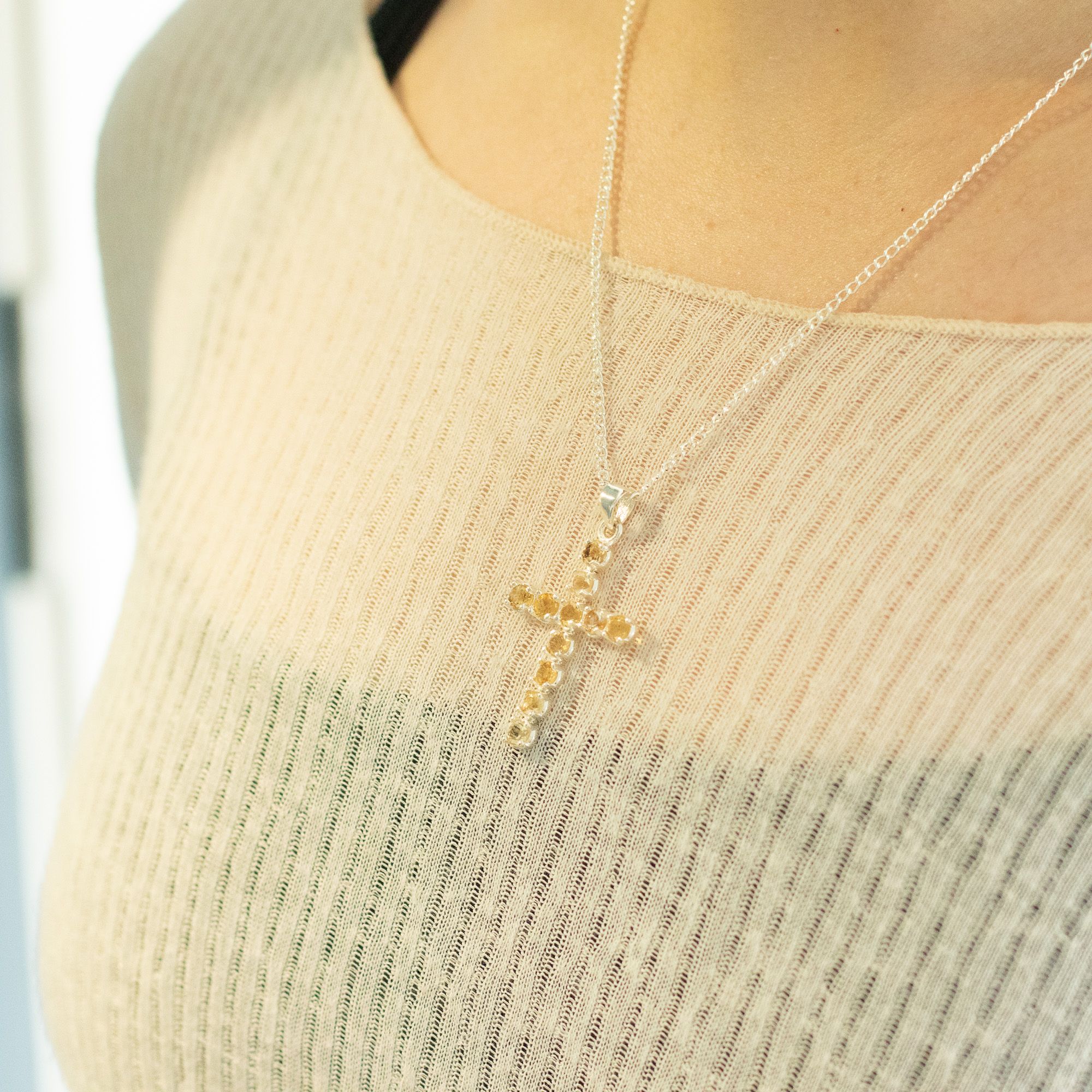 Indisk Andagtsvedhæng – Sølvbelagt (45Cm Chain) – Citrine Crucifix - Billede 1