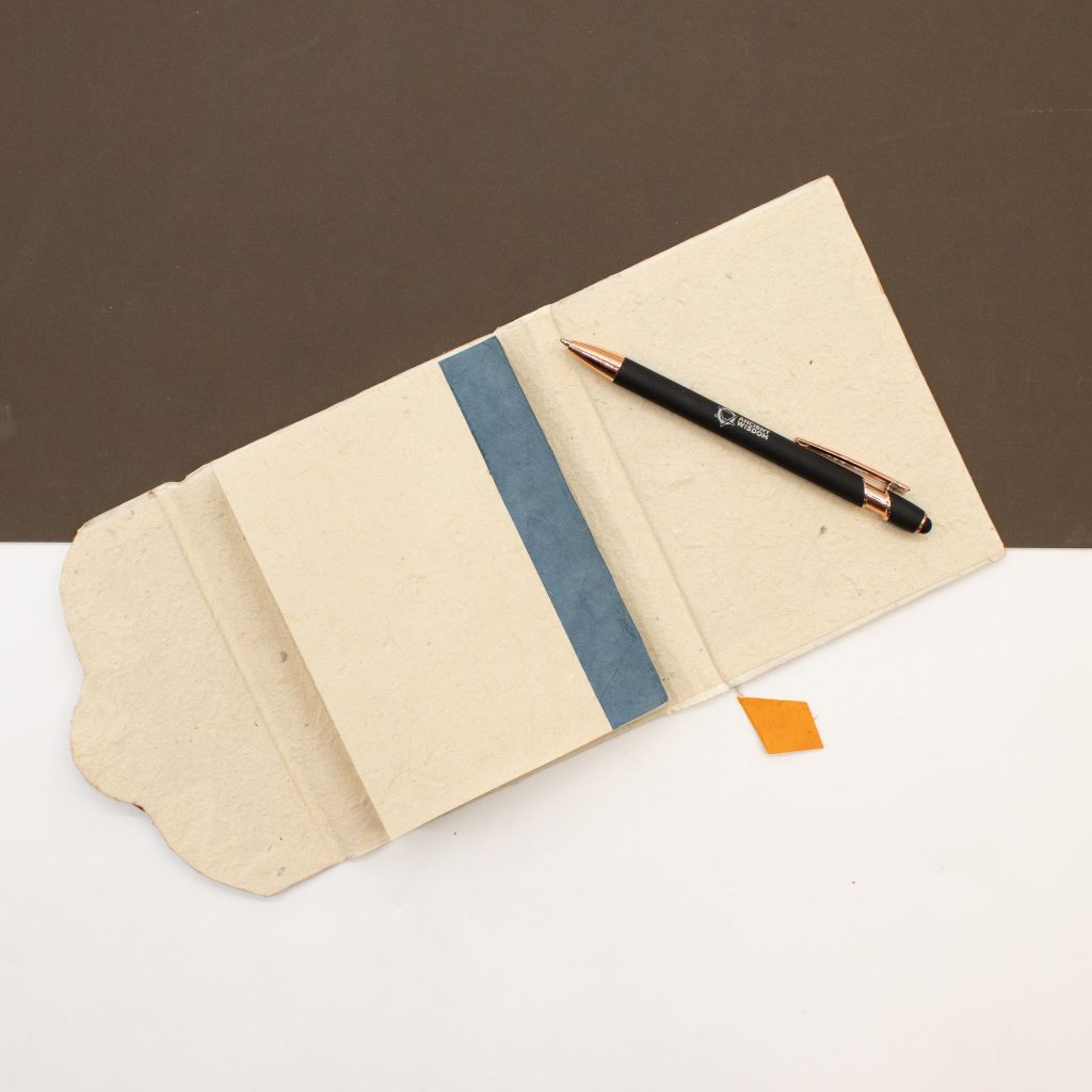 Med Lokta Button Lock Notebook (15X12Cm) – 45 Leafs – Crafted Real Himalayan Floral Design