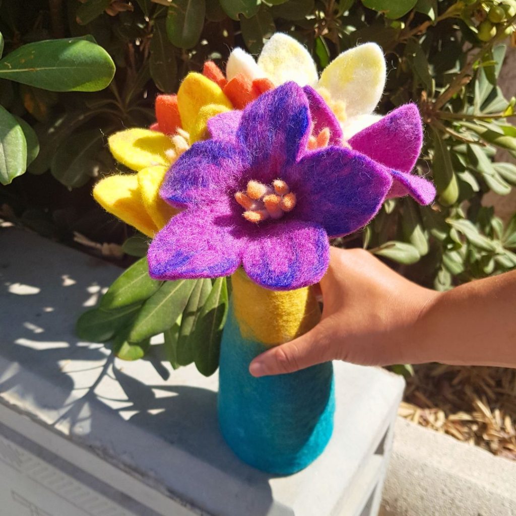Felt Flowers – Lily (10 Assorted Colours)