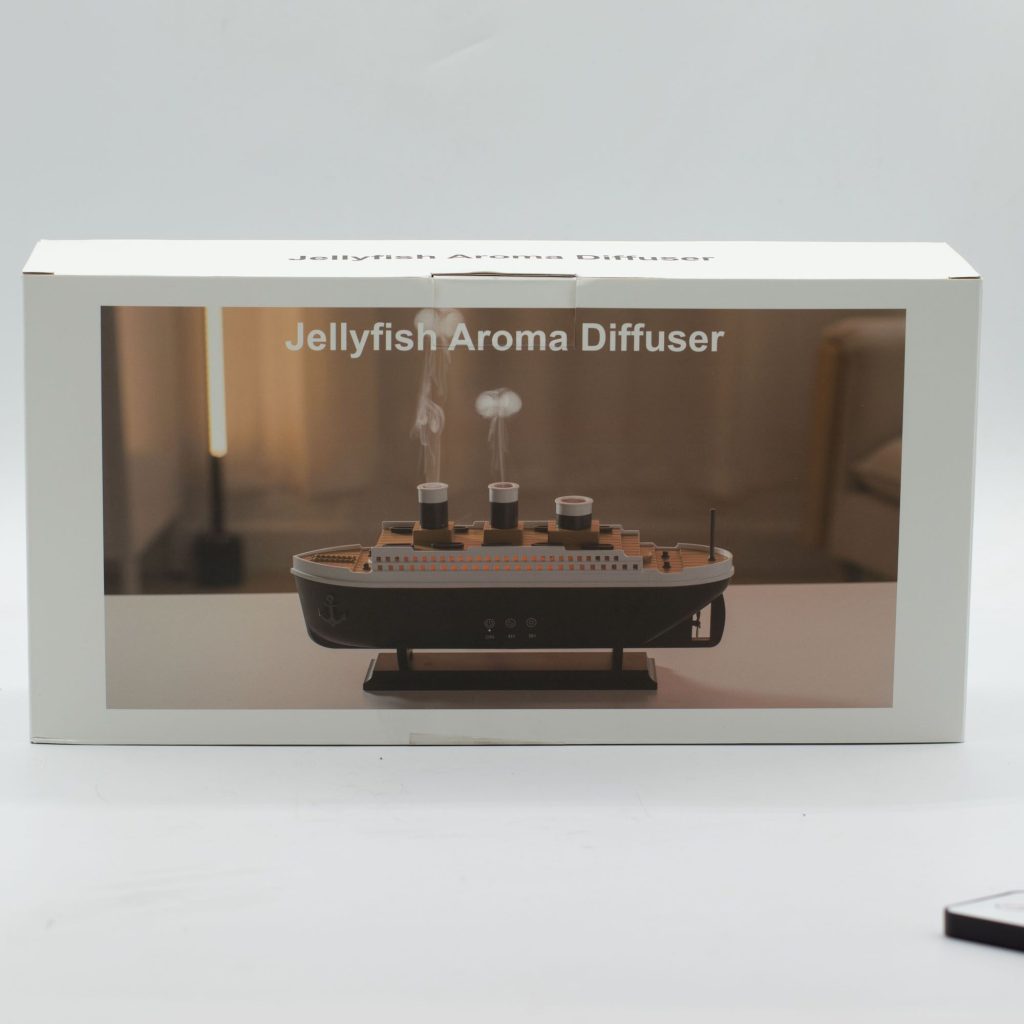 Ship Model Puff Effect Aromadiffuser Med Farveskiftende LED