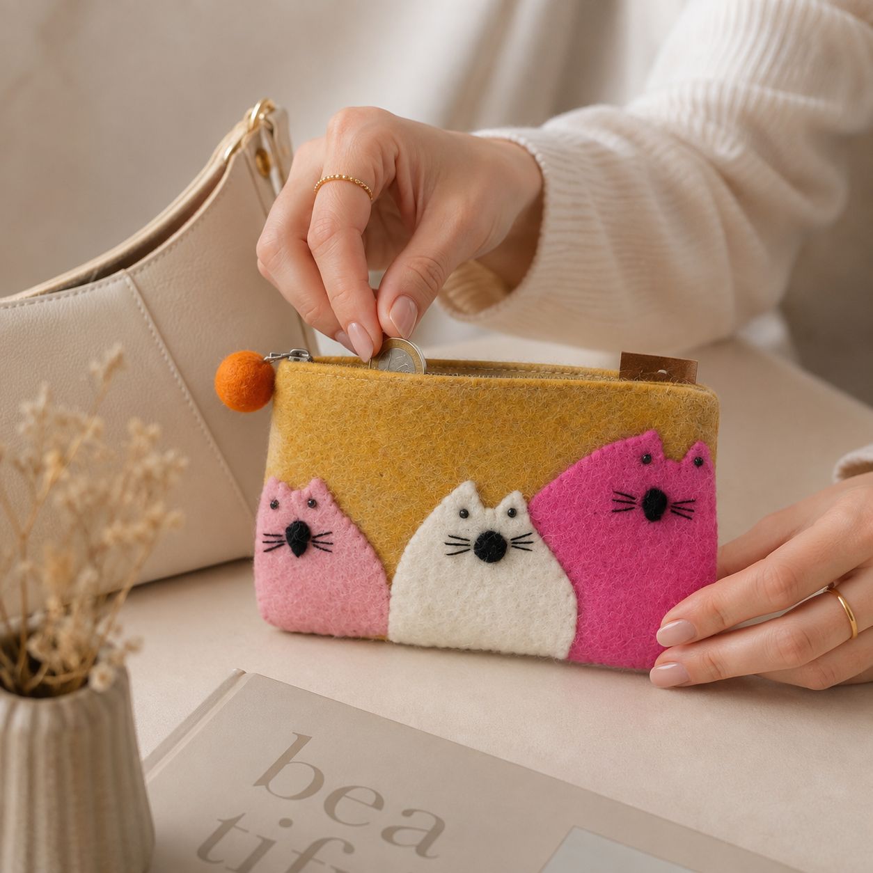 Natural Felt Zipper Pouches – Three Fat Cats - Billede 6