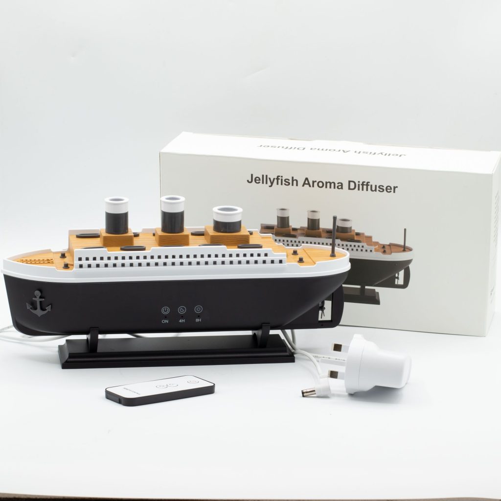 Ship Model Puff Effect Aromadiffuser Med Farveskiftende LED